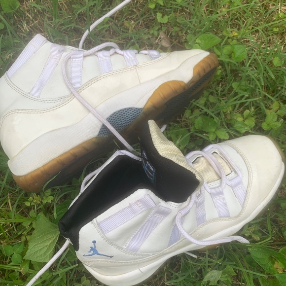 Air Jordan 11 2000 main image 7